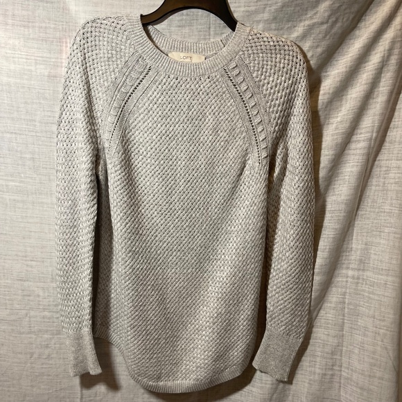 Loft Women’s Long Sleeve Long Length Sweater. Medium. Super Soft and Cozy. 19” - Picture 1 of 4